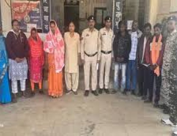 टोनही बताकर महिला की पिटाई — 8 आरोपी गिरफ्तार, बैगा फरार