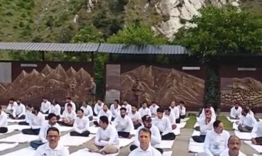 भिलाई चेम्बर ने रचा इतिहास: एलओसी के जीरो पॉइंट टिटवाल में जवानों संग मनाया अंतरराष्ट्रीय योग दिवस