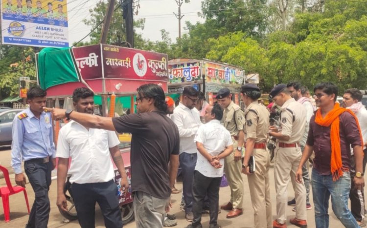 दुर्ग : यातायात बाधित करने वालों पर निगम सख्त, अग्रसेन चौक में चला अतिक्रमण हटाओ अभियान
