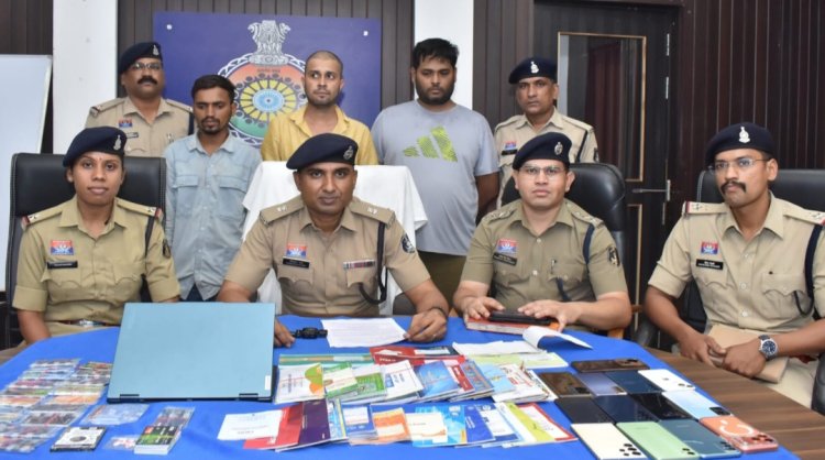 भिलाई में ऑनलाइन सट्टा नेटवर्क का भंडाफोड़: 3 आरोपी गिरफ्तार, 81 एटीएम कार्ड और 62 पासबुक जब्त
