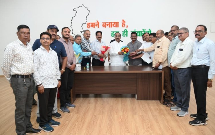 उपमुख्यमंत्री अरुण साव से स्वायत्तशासी कर्मचारी महासंघ की मुलाकात, 15 सूत्रीय मांगपत्र सौंपा