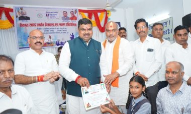 रुआबांधा स्कूल में सेवा संकल्प अभियान के तहत चित्रकला एवं भाषण प्रतियोगिता, शिक्षा मंत्री गजेन्द्र यादव, विधायक ललित चंद्राकर और  भाजपा जिला अध्यक्ष सुरेन्द्र कौशिक हुए शामिल