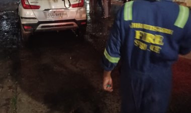 पद्मनाभपुर मिनी स्टेडियम के पास चलती कार में लगी आग, सवार ने समय रहते बाहर निकलकर बचाई जान