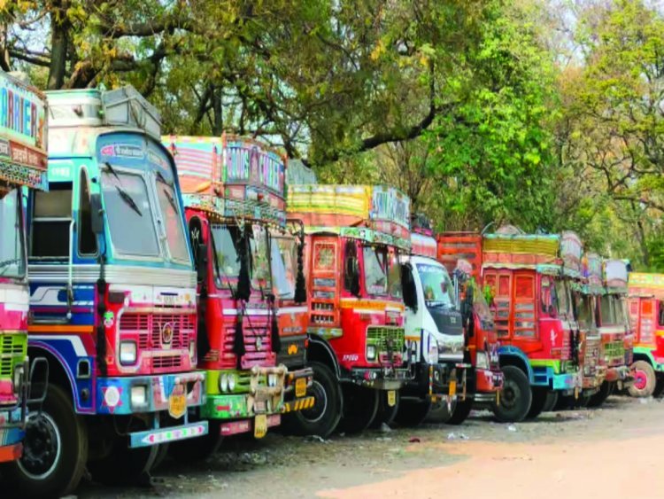 ट्रक ड्राइवरों का हड़ताल खत्म, चर्चा के बाद वापस लौटे