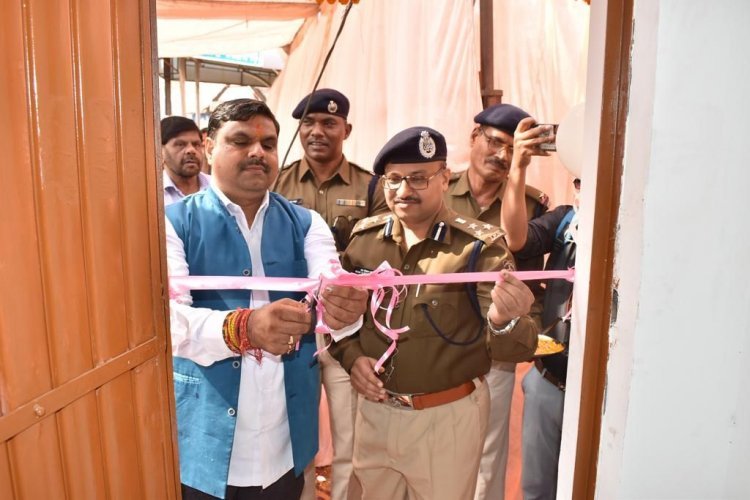 दुर्ग विधायक और SSP ने बस स्टेण्ड दुर्ग में यातायात पुलिस सहायता केन्द्र का किया उद्घाटन