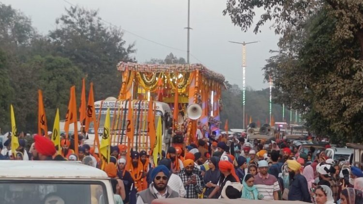 गुरु गोविंद सिंह जी के प्रकाश पर्व पर कोहका गुरुद्वारे से निकाला नगर कीर्तन, जगह-जगह हुआ स्वागत