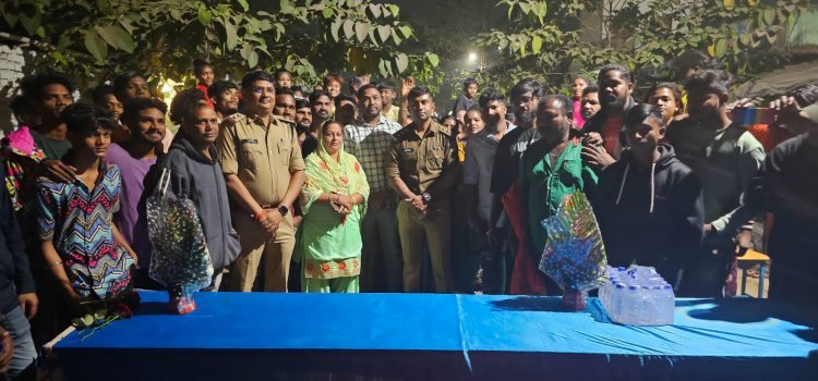 नशाखोरी और अपराध से लोगों को दूर रखने दुर्ग पुलिस का जनसंपर्क अभियान