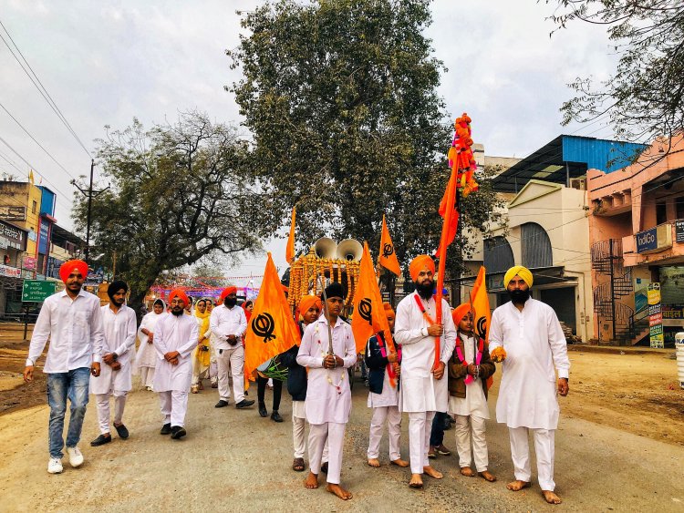 सिक्ख धर्म के 10वें गुरु, गुरू गोविन्द सिंह जी के पूरब पर्व पर बसना नगर मे निकाली जा रही प्रतिदिन नगर कीर्तन