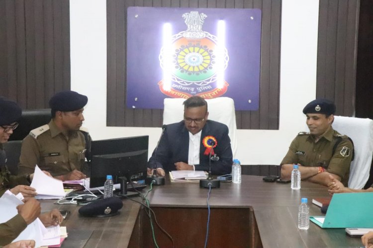 पुलिस महानिरीक्षक दुर्ग रेंज ने दुर्ग जिले के राजपत्रित अधिकारियो, थाना/ चौकी प्रभारियो की ली अपराध समीक्षा बैठक