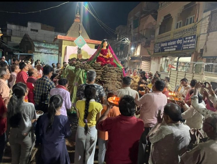 दुर्ग जिले में एकमात्र स्थान सत्तीचौरा में गोबर के कण्डो, कपूर, लौंग, इलायची एवं सुगंधित धूप से किया गया होलिका दहन