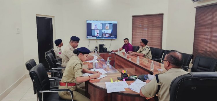 पुलिस महानिरीक्षक दुर्ग रेंज  रामगोपाल गर्ग के द्वारा वीडियो कॉन्फ्रेंसिंग के माध्यम से रेंज स्तरीय मीटिंग ली