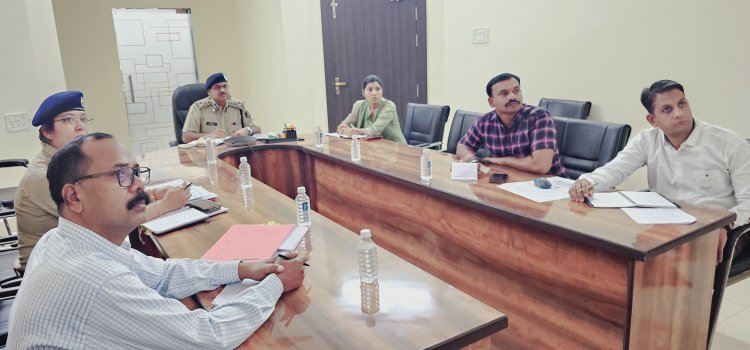 पुलिस महानिरीक्षक दुर्ग रेंज  राम गोपाल गर्ग और पुलिस महानिरीक्षक राजनांदगांव रेंज  दीपक झा ने ली इंटर डिस्ट्रिक्ट बॉर्डर मीटिंग