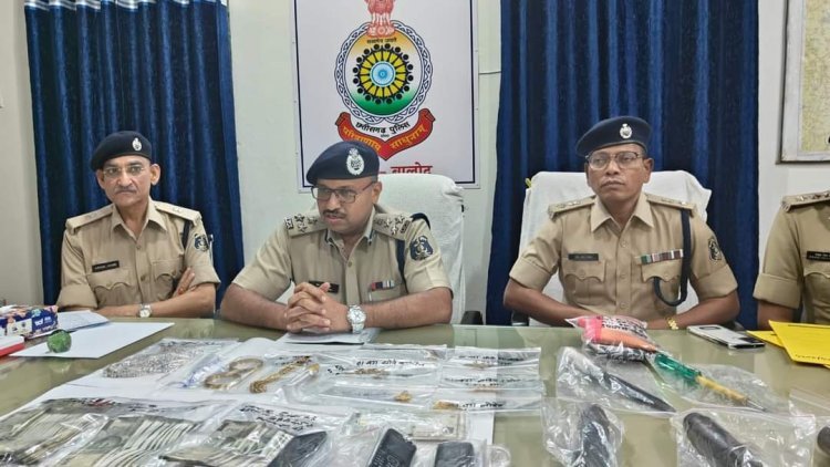 पुलिसवालों ने दिन-रात ठेला चलाकर 2 शातिर चोर को पकड़ा, 5 चोरी का खुलासा, 7 लाख के ज्वेलरी और नकदी जब्त