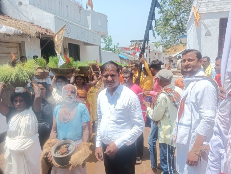 देवी जसजीत के साथ निकाली जोत ज्वारा, नाचते गाते झूमते भक्त ने तालाब में किया विसर्जन