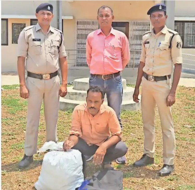 कोमाखान पुलिस ने 14 किलो गांजे के साथ एक अंतरराज्यीय तस्कर को गिरफ्तार किया