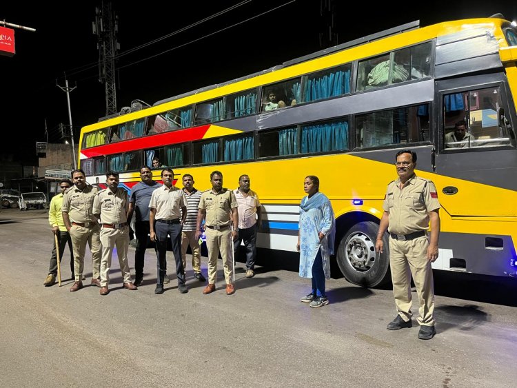 आबकारी विभाग दुर्ग द्वारा जिले के बस स्टेशनों एवं मुख्य मार्गों का सघन जांच