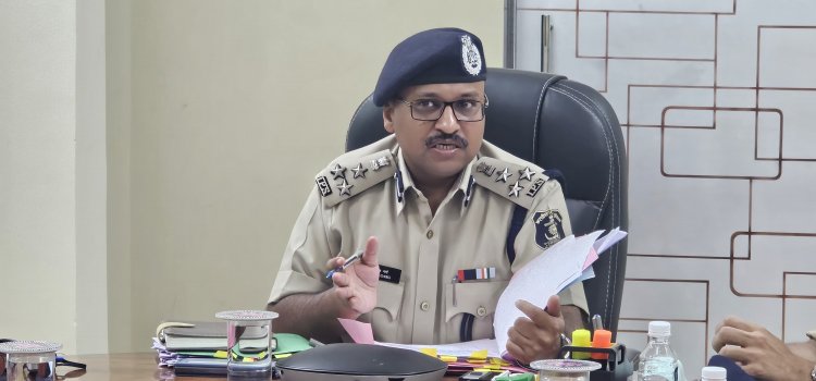  पुलिस महानिरीक्षक दुर्ग रेंज श्री राम गोपाल गर्ग ने ली रेंज स्तरीय सायबर अपराधो के रोकथाम हेतु बैठक