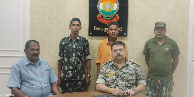 शासन विरोधी पाम्पलेट चिपकाते और पुलिस की रेकी करते नक्सली सहयोगी गिरफ्तार