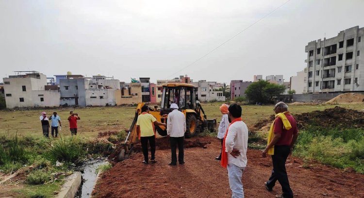 नगर पालिक निगम भिलाई द्वारा भिलाई क्षेत्र में हो रहे अवैध प्लाटिंग पर लगातार कार्रवाई जारी