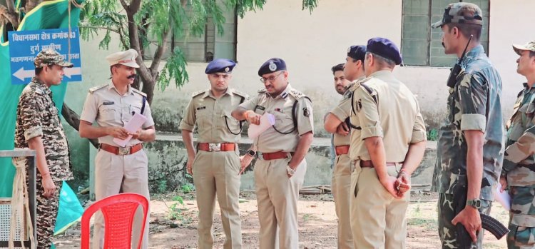 पुलिस महानिरीक्षक दुर्ग रेंज  राम गोपाल गर्ग ने मतगणना स्थलों पर त्रिस्तरीय सुरक्षा व्यवस्था का लिया जायजा