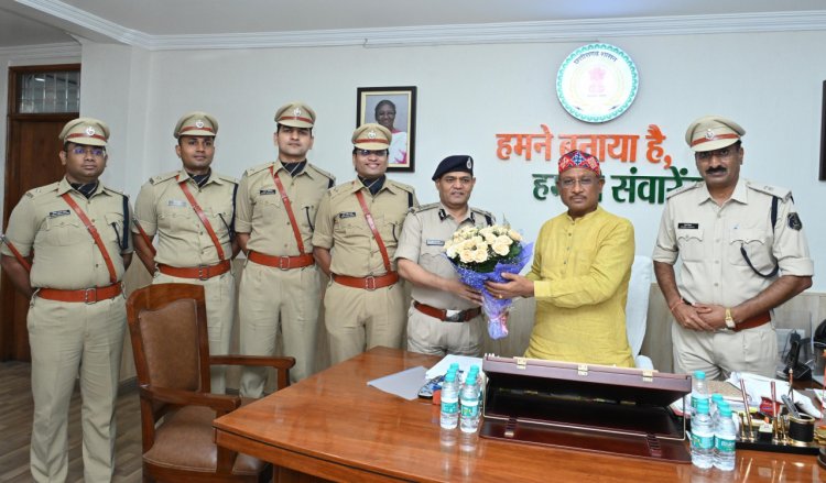 मुख्यमंत्री से भारतीय पुलिस सेवा 75वें आरआर बैच के प्रशिक्षु अधिकारियों ने की सौजन्य मुलाकात मुख्यमंत्री श्री विष्णुदेव साय