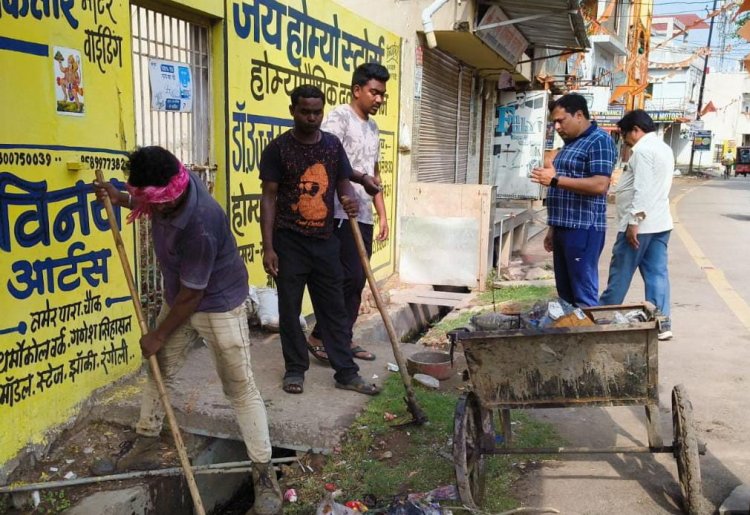 सफाई व्यवस्था के साथ-साथ अन्य कार्यों की मानिटरिंग कर रहे- दुर्ग नगर निगम आयुक्त लोकेश चन्द्राकर