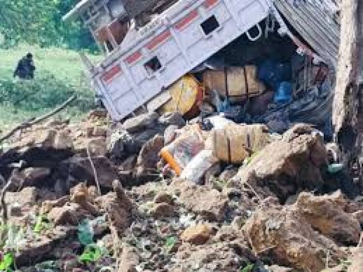 छत्तीसगढ़ के सुकमा और बीजापुर बॉर्डर पर रविवार को नक्सलियों ने बड़ी वारदात को अंजाम दिया