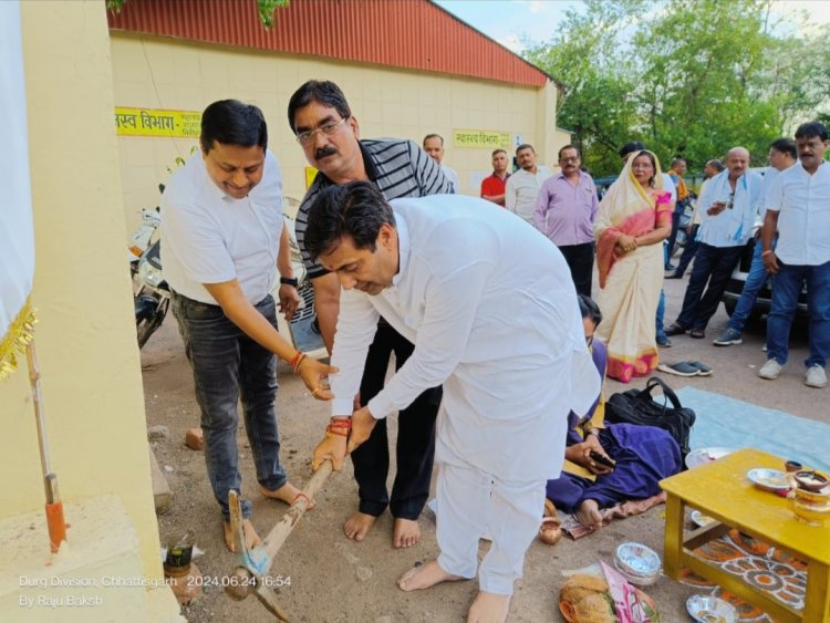 निगम परिसर में विराजमान माँ दुर्गा मंदिर के जीर्णोद्धार के लिए महापौर,आयुक्त, सभापति ने किया भूमिपूजन