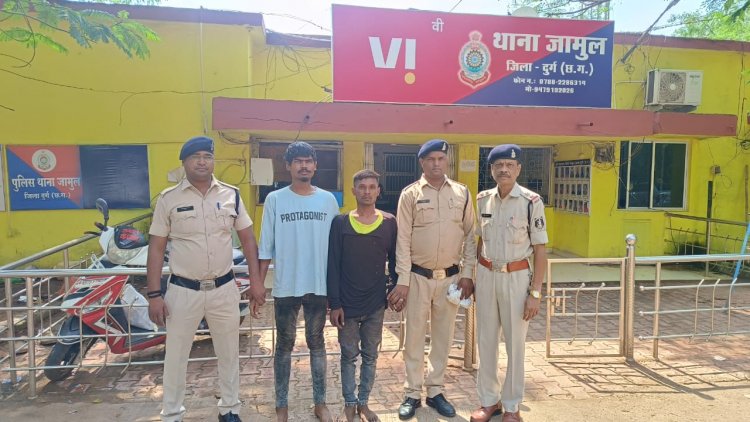 युवक को चाकू मारकर फरार बदमाश खलनायक व उसके दो साथियों को पुलिस ने गिरफ्तार कर लिया