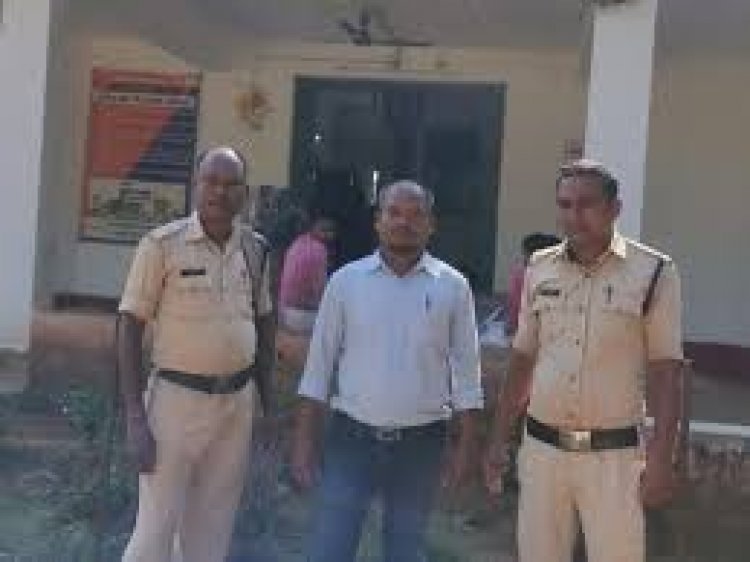 शासकीय छात्रवास में छात्रों से मारपीट का मामला सामने आया था,पुलिस ने फरार छात्रावास अधीक्षक को गिरफ्तार किया