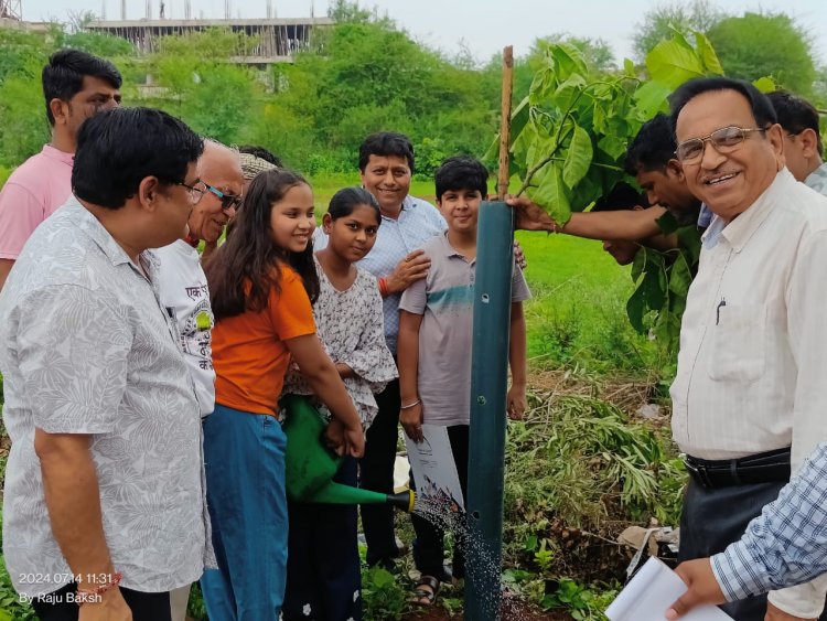 दुर्ग नगर निगम ने आवासीय कालोनी ऋषभ ग्रीन सिटी में मनाया जल मड़ई