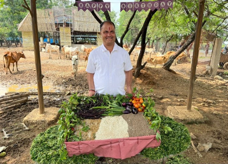 सेवा दिवस के रुप में मनाया गया समाजसेवी बंटी शर्मा का जन्मदिन, गौ माता को विशेष केक खिलाकर बंटी शर्मा ने बनाया अपना जन्मदिन 