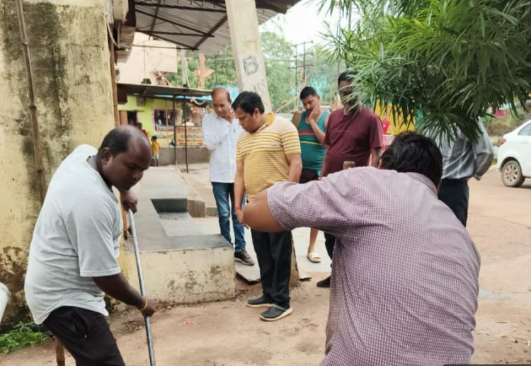 सफाई व्यवस्था निरीक्षण करने पहुंचे कमिश्नर,सड़क किनारे नही होना चाहिए कचरे का ढेर