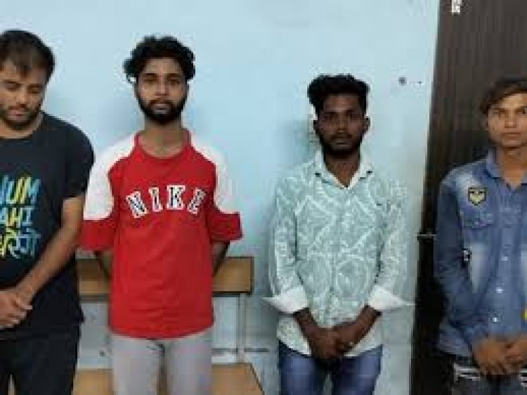 छत्तीसगढ़ की राजधानी रायपुर में एक घर पर रेड मारकर पुलिस ने सेक्स रैकेट का भंडाफोड़ किया