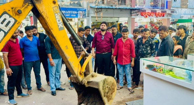 आयुक्त लोकेश चन्द्राकर द्वारा अवैध कब्जा हटाने के दिये निर्देश:राजस्व विभाग एक्शन मोड़ पर