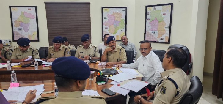 पुलिस महानिरीक्षक दुर्ग रेंज रामगोपाल गर्ग द्वारा चिटफंड के लंबित मामलों पर महत्वपूर्ण बैठक