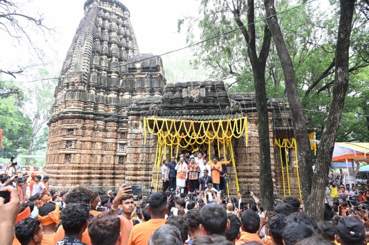 मुख्यमंत्री श्री विष्णुदेव साय ने शिव भक्त कावड़ियो और श्रद्धालुओं से कहा कि बड़े सौभाग्य की बात है...