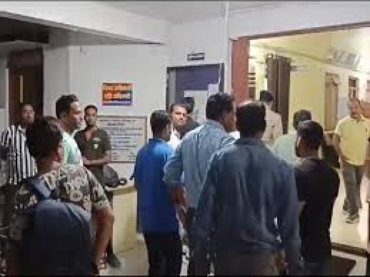 अंबिकापुर के पॉश कालोनी में रविवार की रात घर लौट रहे प्राइवेट हॉस्पिटल के संचालक को बदमाशों ने पीट दिया