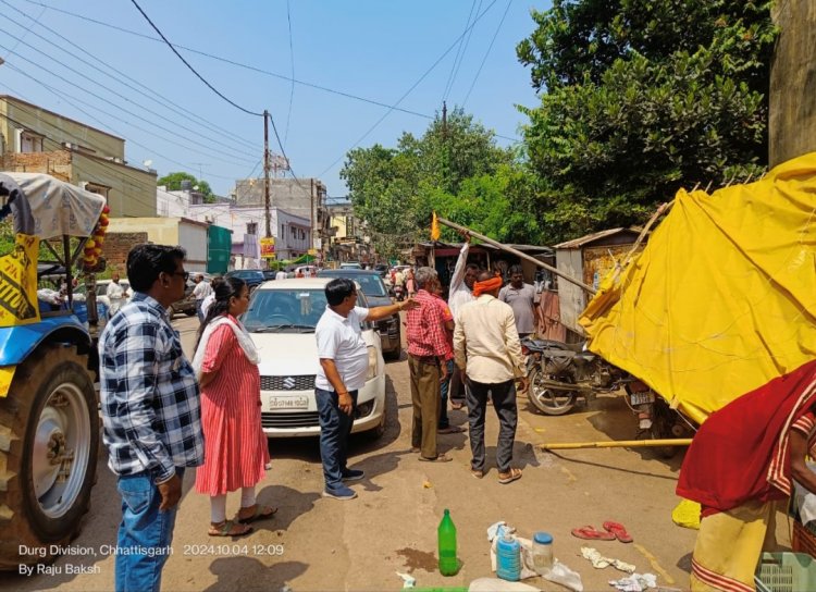 पटेल चौक से तहसील कार्यालय ,पुराना पुलिस थाना,हॉस्पिटल क्षेत्र तक सड़क किनारे निगम ने हटाया अतिक्रमण