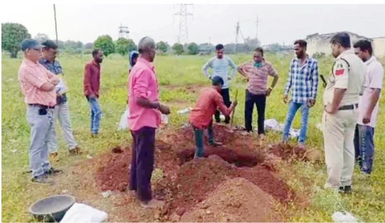 भिलाई में फिर एक बार निजी अस्पताल की लापरवाही का मामला सामने आया,सड़क हादसे में घायल मासूम की इलाज के दौरान मौत, बिना पीएम कराए परिजनों को सौंपा शव, पुलिस ने कब्र खोदकर बच्चे का निकाला शव