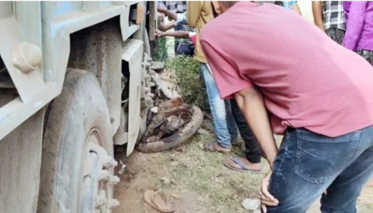 छत्तीसगढ़ के दुर्ग में तेज रफ्तार हाईवा ने बाइक को मारी टक्‍कर, एक ही परिवार के तीन लोगों की मौत