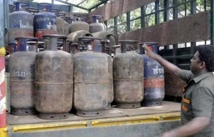 कमर्शियल LPG सिलेंडर के दाम में 62 रुपये की बढ़ोतरी