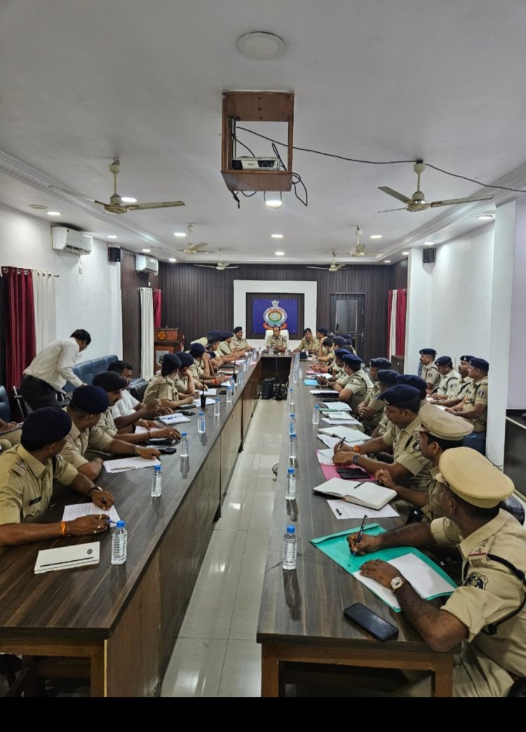 पुलिस अधीक्षक दुर्ग व्दारा जिले के अधिकारियों की ली गयी बैठक,  सक्रिय गुण्डा बदमाशों की तैयार की जा रही है सूची 