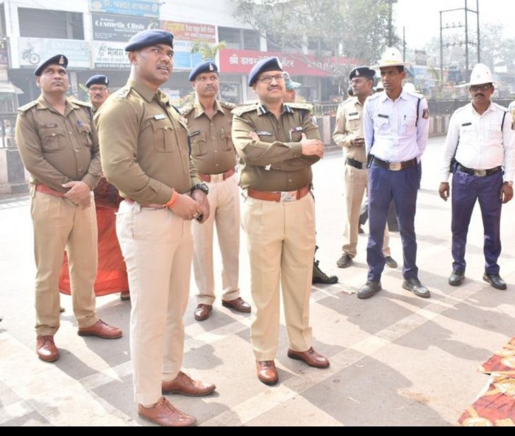 पुलिस महानिरीक्षक दुर्ग रेंज ने ली यातायात शाखा के अधिकारियों/कर्मचारियों की बैठक