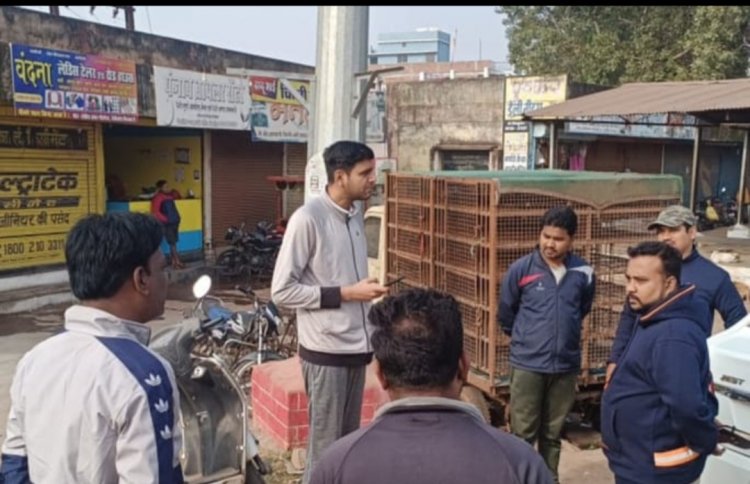 कमिश्नर ने मॉर्निंग वार्ड विजिट के दौरान सड़क व नाली के किनारे बिल्डिंग मटेरियल रखने वालों पर जुर्माना की कार्रवाही के दिये निर्देश