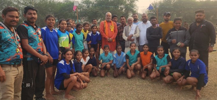 राज्य स्तरीय खो-खो, गोला फेक और मैराथन प्रतियोगिता में शामिल हुए दुर्ग ग्रामीण विधायक व राज्य ग्रामीण एवं अन्य पिछड़ा वर्ग क्षेत्र विकास प्राधिकरण उपाध्यक्ष ललित चंद्राकर