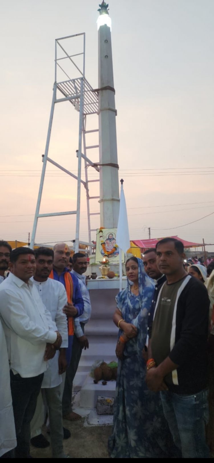 पीसेगांव, कोलिहापुरी में आयोजित बाबा गुरु धासीदास  जयंती कार्यक्रम में दुर्ग ग्रामीण विधायक व राज्य ग्रामीण एवं अन्य पिछड़ा वर्ग क्षेत्र विकास प्राधिकरण उपाध्यक्ष ललित चंद्राकर सम्मिलित हुए