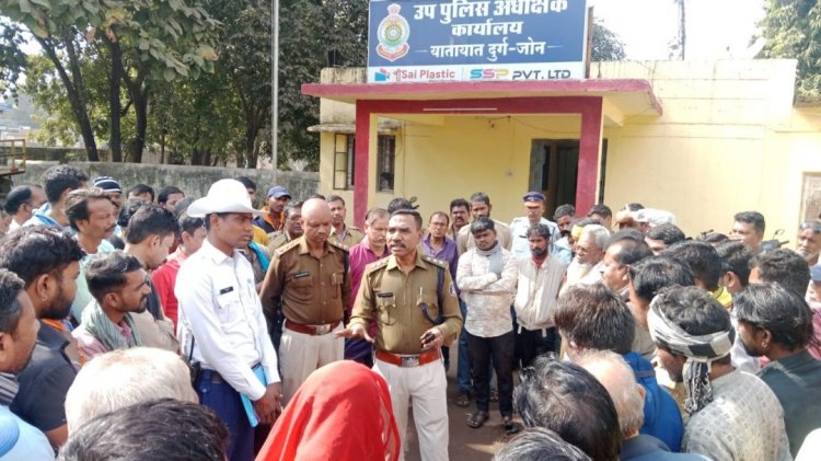 शहर की यातायात व्यवस्था को सरल, सुगम एवं सुरक्षित बनाने हेतु ई रिक्शा चालको की मीटिंग ली गई 