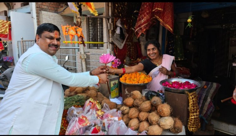 नववर्ष के प्रथम दिन विधायक गजेन्द्र यादव ने माँ चण्डिका के दर्शन कर दुर्गवासियों के सुख, समृद्धि की कामना किये