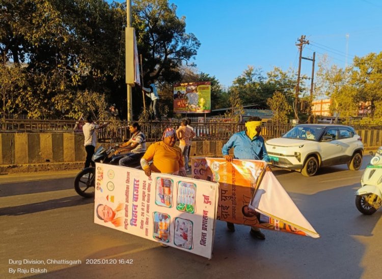 आचार संहिता लागू होते ही हटने लगे शहर से सभी राजनीतिक दलों के होर्डिंग्स, बैनर व पोस्टर